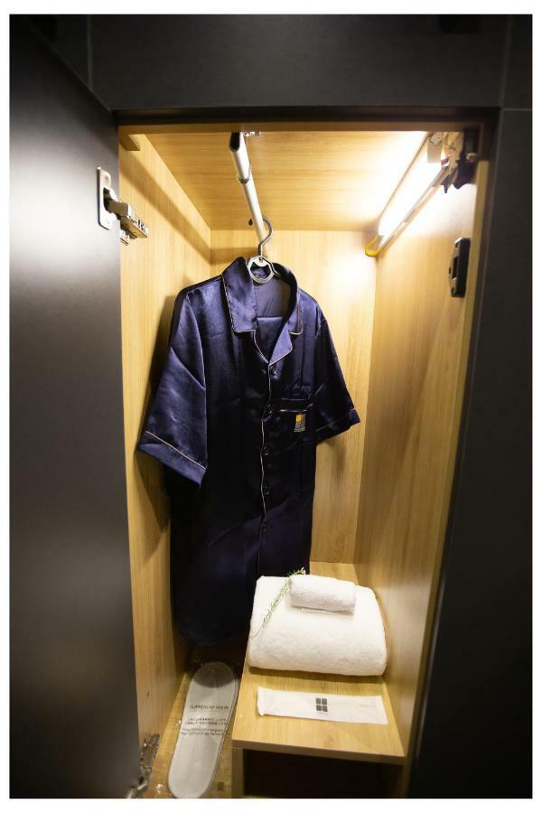 האנוי Khan Hoang Capsule Hotel (Adults Only) מראה חיצוני תמונה