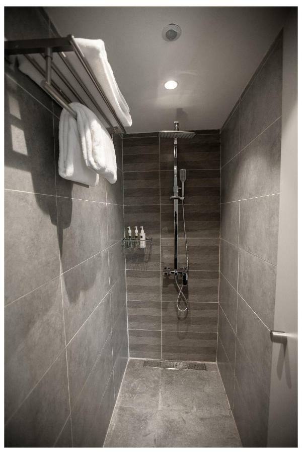 האנוי Khan Hoang Capsule Hotel (Adults Only) מראה חיצוני תמונה